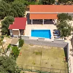 Vila Hilltop View - By Guide
