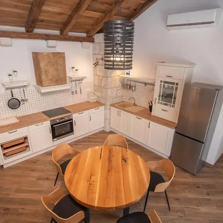 Hilltop View - By Guide Вілла