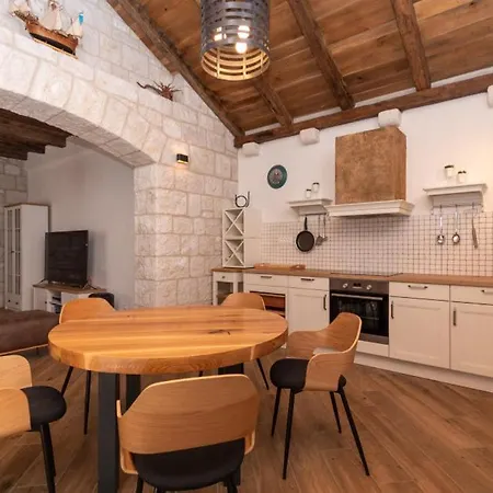 Hilltop View - By Guide Вілла *