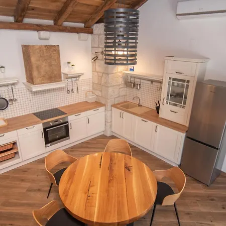 Hilltop View - By Guide * Split