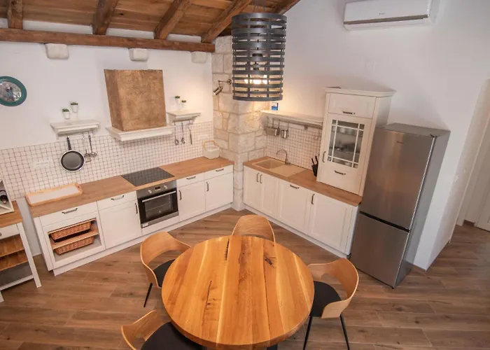 Hilltop View - By Guide * Split