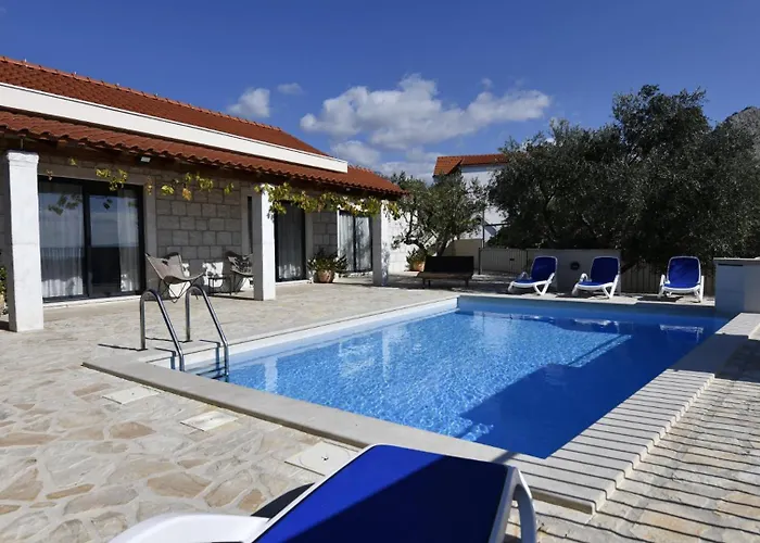 Villa Hilltop View - By Guide