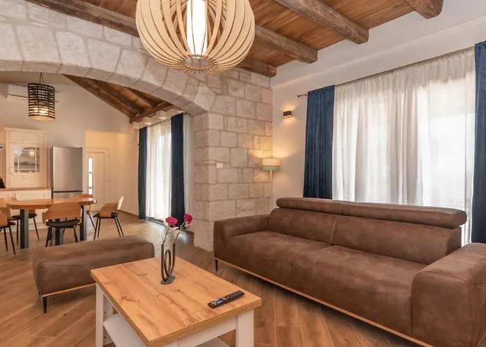 Villa Hilltop View - By Guide