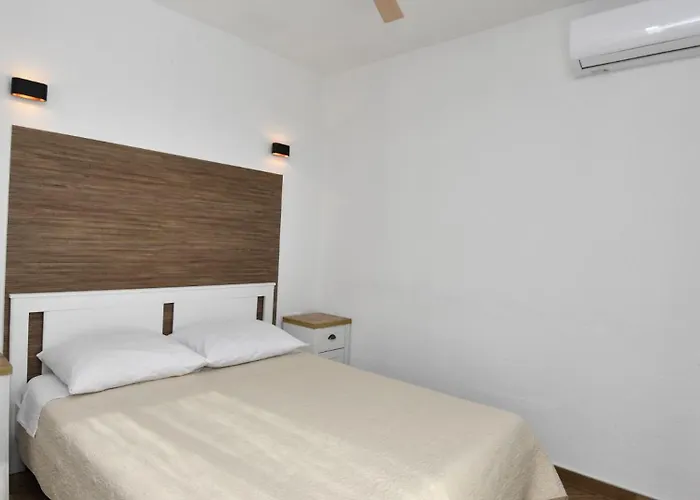 Hilltop View - By Guide Villa *