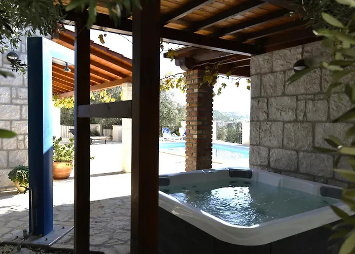 Hilltop View - By Guide Villa