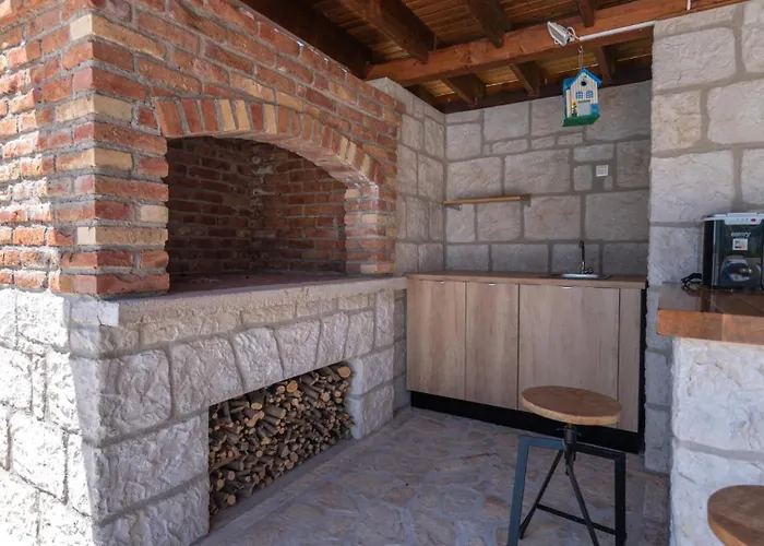 Hilltop View - By Guide Villa *