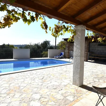 Hilltop View - By Guide 빌라 *