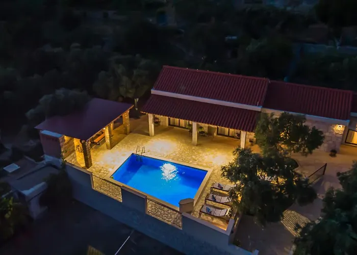 Hilltop View - By Guide 别墅