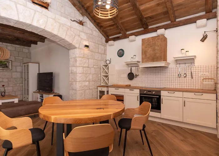 别墅 Hilltop View - By Guide *