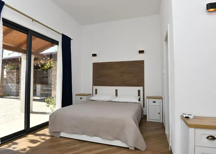 Hilltop View - By Guide 别墅 *